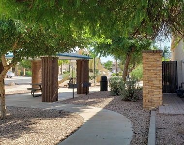 1297 E Birdland Drive - Photo Thumbnail 33