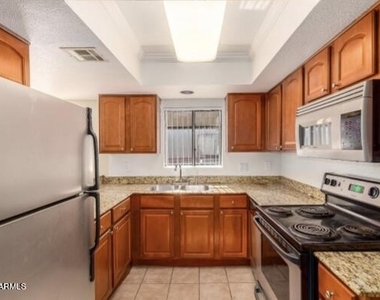 17211 N 35th Avenue - Photo Thumbnail 4