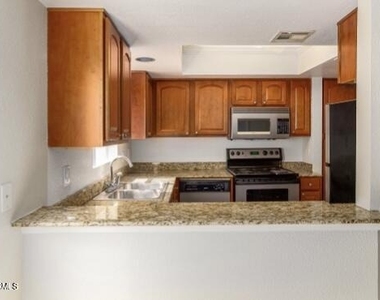 17211 N 35th Avenue - Photo Thumbnail 10
