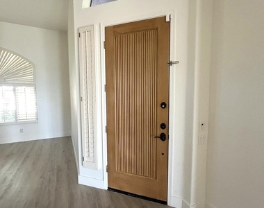 16634 S 3rd Place - Photo Thumbnail 5