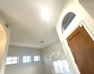 16634 S 3rd Place - Photo Thumbnail 6