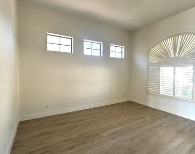 16634 S 3rd Place - Photo Thumbnail 7