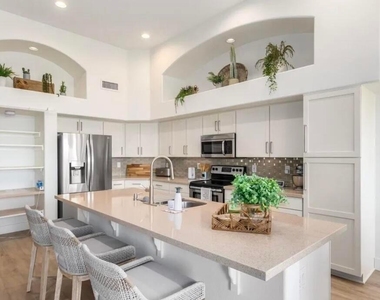 16634 S 3rd Place - Photo Thumbnail 8