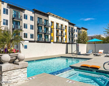 425 W Osborn Road - Photo Thumbnail 1