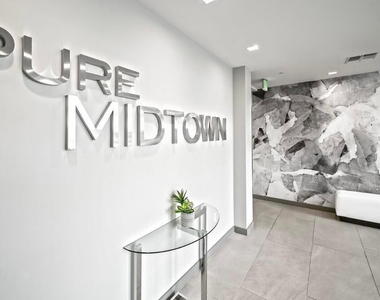 425 W Osborn Road - Photo Thumbnail 4