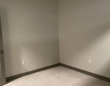 425 W Osborn Road - Photo Thumbnail 12