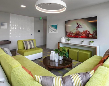 425 W Osborn Road - Photo Thumbnail 22