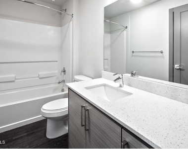 425 W Osborn Road - Photo Thumbnail 7