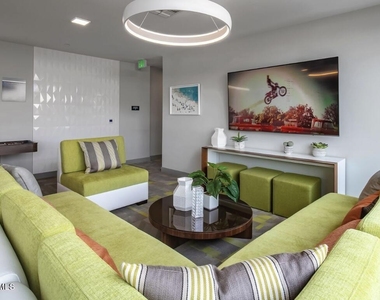 425 W Osborn Road - Photo Thumbnail 22