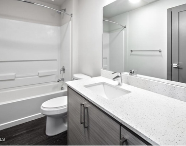425 W Osborn Road - Photo Thumbnail 7