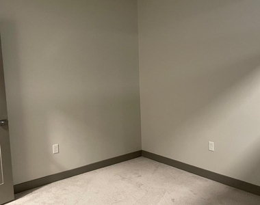 425 W Osborn Road - Photo Thumbnail 12