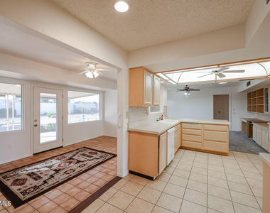 19610 N Lakeforest Drive - Photo Thumbnail 5