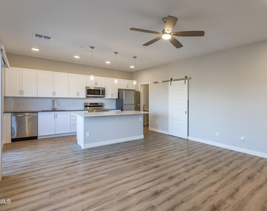 432 S 32nd Street - Photo Thumbnail 6