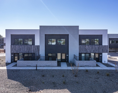432 S 32nd Street - Photo Thumbnail 4