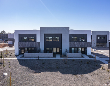 432 S 32nd Street - Photo Thumbnail 3