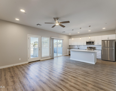 432 S 32nd Street - Photo Thumbnail 8
