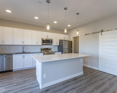 432 S 32nd Street - Photo Thumbnail 15