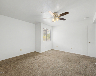 16033 N 25th Street - Photo Thumbnail 13