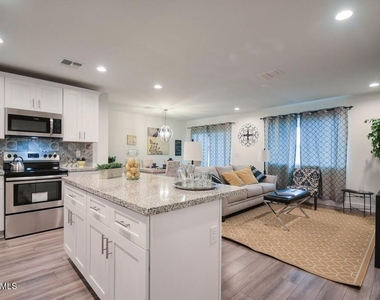 5820 S 12th Lane - Photo Thumbnail 1