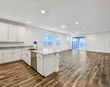 7574 W Jackrabbit Lane - Photo Thumbnail 3