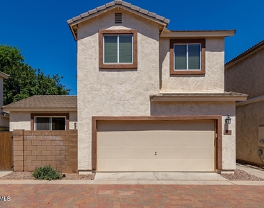 4334 E Carla Vista Drive - Photo Thumbnail 4