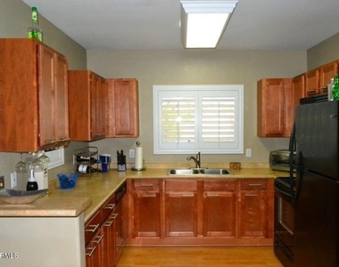 1295 N Ash Street - Photo Thumbnail 3