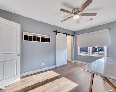 3240 N 26th Place - Photo Thumbnail 9