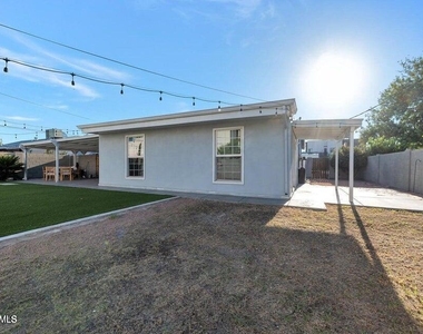 3240 N 26th Place - Photo Thumbnail 13