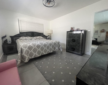 2310 N 67th Terrace - Photo Thumbnail 15