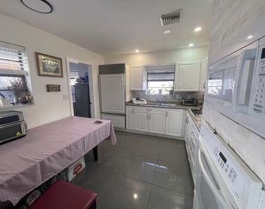 2310 N 67th Terrace - Photo Thumbnail 7