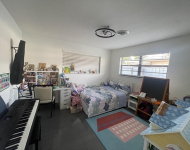 2310 N 67th Terrace - Photo Thumbnail 18