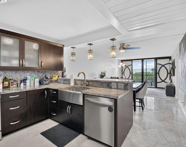 13 Royal Palm Way - Photo Thumbnail 16