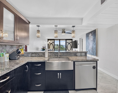 13 Royal Palm Way - Photo Thumbnail 17