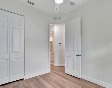 4313 Parkside Drive - Photo Thumbnail 14