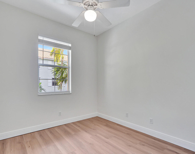 4313 Parkside Drive - Photo Thumbnail 13