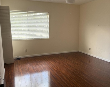 102 Lake Pine Circle - Photo Thumbnail 6