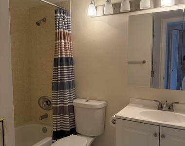 102 Lake Pine Circle - Photo Thumbnail 4
