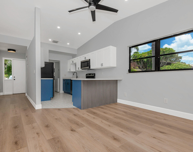 9279 Nw 17th Court - Photo Thumbnail 6