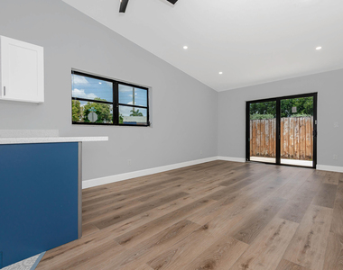 9279 Nw 17th Court - Photo Thumbnail 2