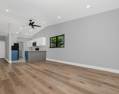 9279 Nw 17th Court - Photo Thumbnail 5