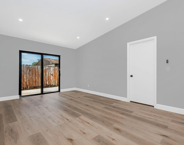 9279 Nw 17th Court - Photo Thumbnail 3