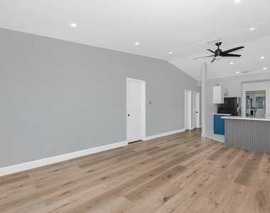 9279 Nw 17th Court - Photo Thumbnail 4