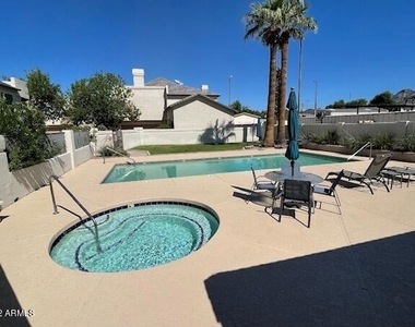 1124 E Rose Lane - Photo Thumbnail 36