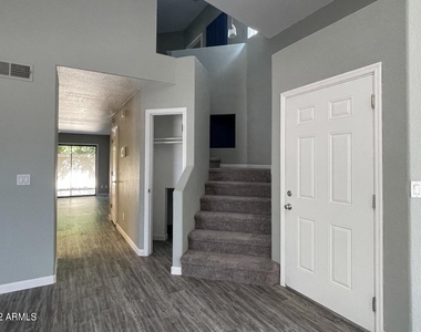 1124 E Rose Lane - Photo Thumbnail 3
