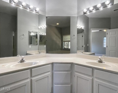 1124 E Rose Lane - Photo Thumbnail 19
