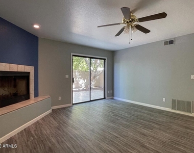 1124 E Rose Lane - Photo Thumbnail 12