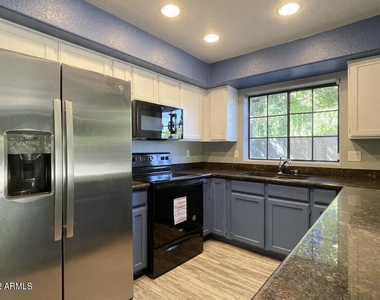 1124 E Rose Lane - Photo Thumbnail 8