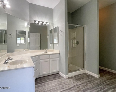 1124 E Rose Lane - Photo Thumbnail 16
