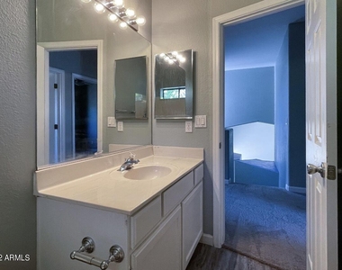 1124 E Rose Lane - Photo Thumbnail 29