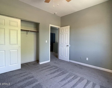 1124 E Rose Lane - Photo Thumbnail 32